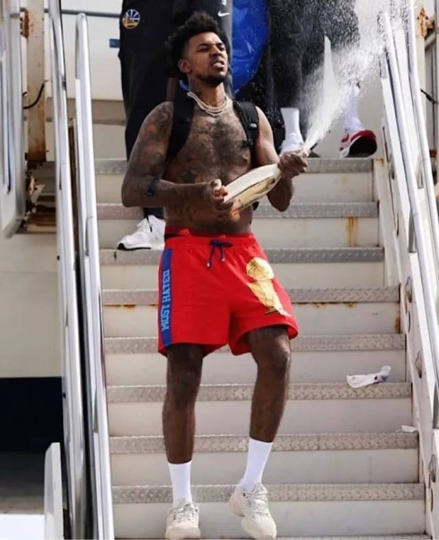 上海逆转大戏再度上演（上海再度上演逆转好戏）