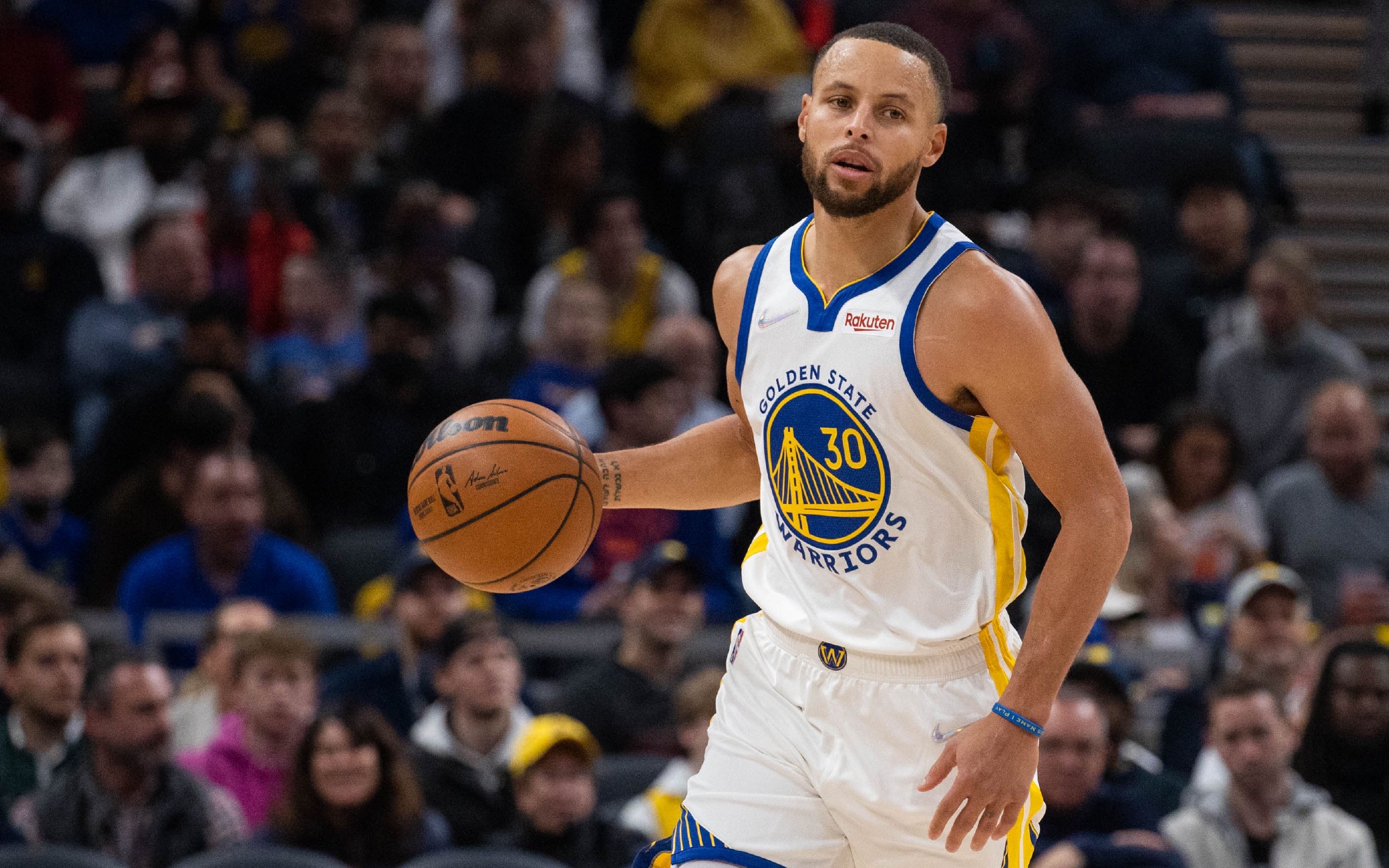 梅西当选美职联年度MVP，29球19助攻助迈阿密国际首夺总冠军（梅西荣膺美职联年度MVP，29球19助助迈阿密国际夺队史首冠）