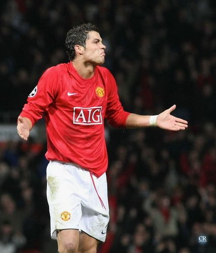 跟队记者：阿莱格里明确要求冬窗买前锋；米兰没考虑齐尔克泽（随队记者：阿莱格里明确要冬窗引进前锋，米兰暂未考虑齐尔克泽）