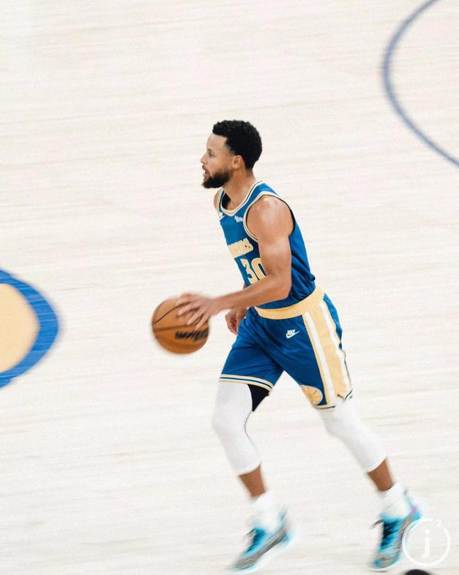 球队再一次完成大逆转（球队又一次上演绝地翻盘）