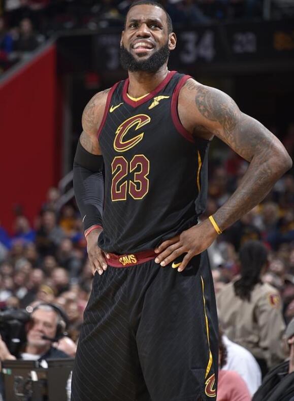 雷迪克谈社媒时代执教：球员活在评论里，保持稳定颇具挑战（雷迪克：社媒时代执教不易，球员沉浸评论致稳定更难）