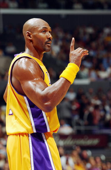 慕尼黑1860主席曾抱怨海纳未认出自己，拜仁球迷拉横幅回怼（曾抱怨海纳不认识自己，慕尼黑1860主席遭拜仁球迷横幅回击）